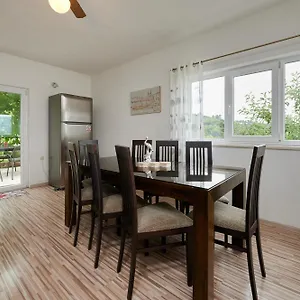 apartment-ugrina.splithotels.org/
